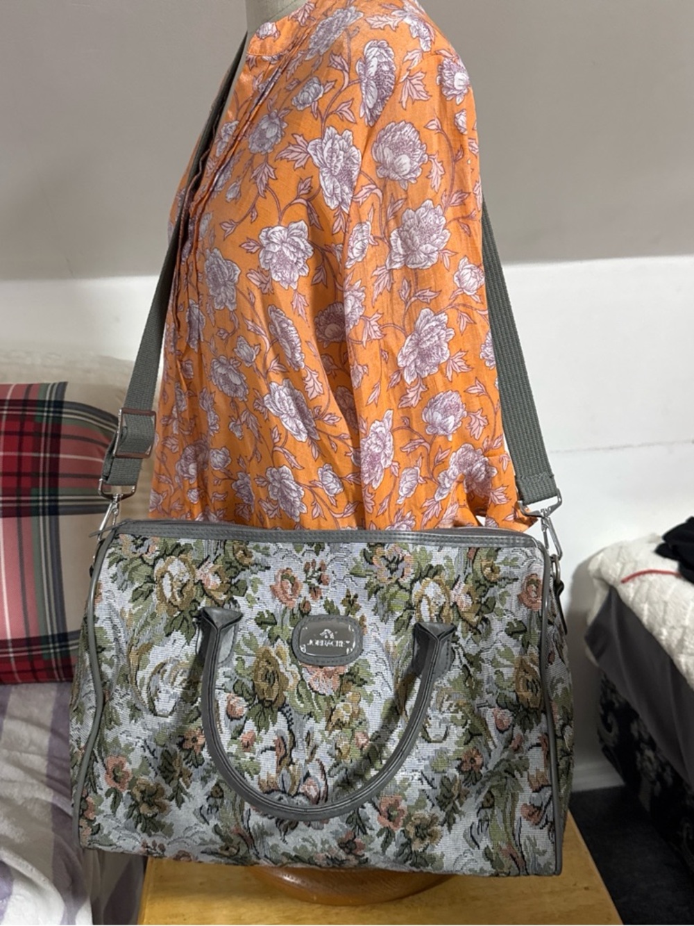 Jordache tapestry bag